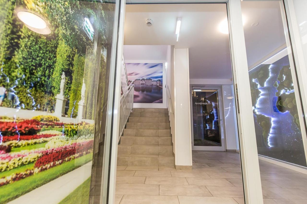 Smart Nano Living - Hauptbahnhof - Self Check-in Viena